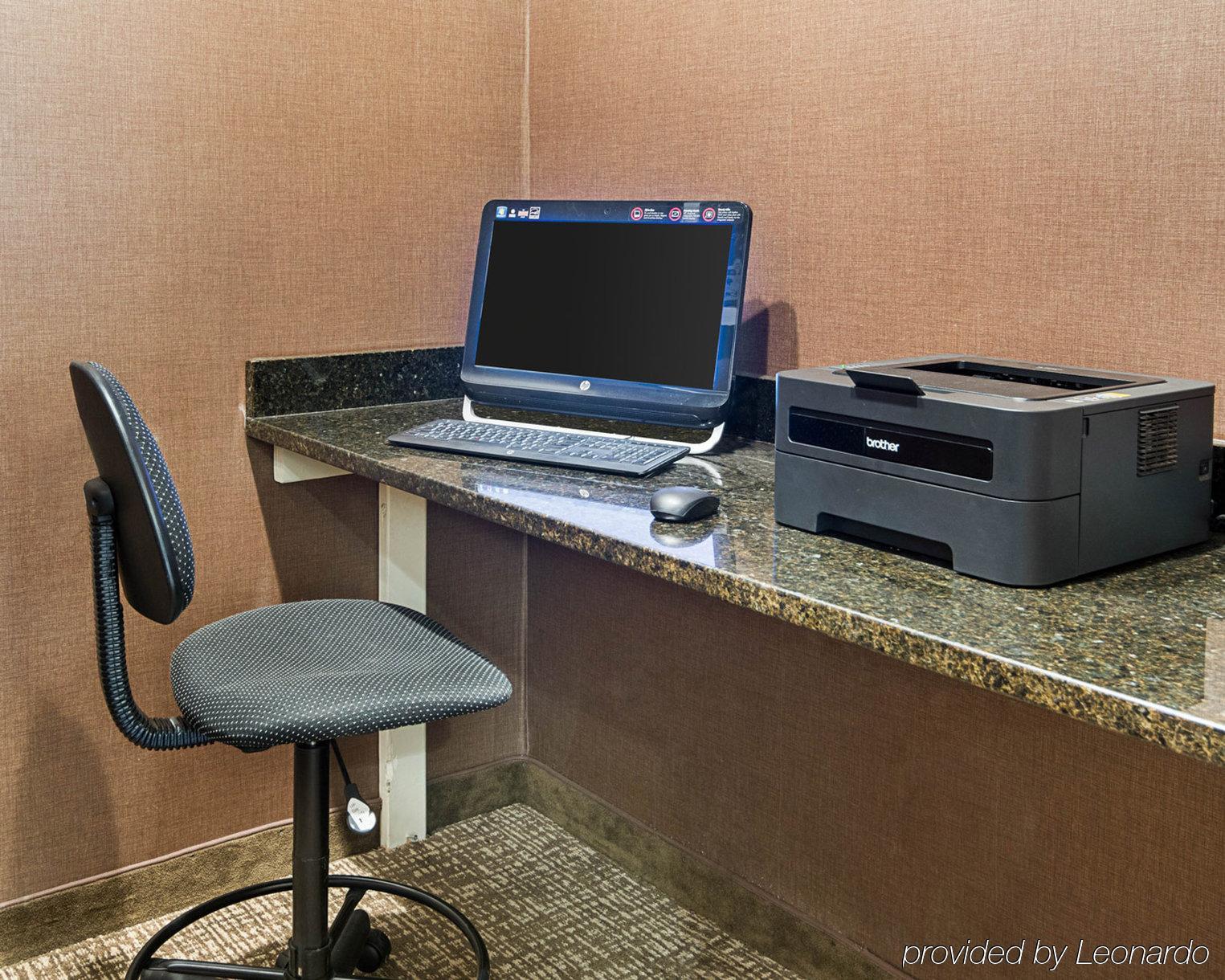 Red Roof Inn Newport News - Йорктаун Екстериор снимка